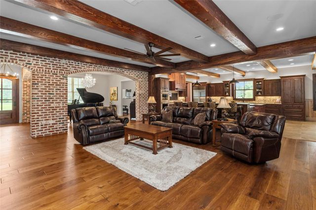 9155 Grizzly Drive, Kountze, TX 75979