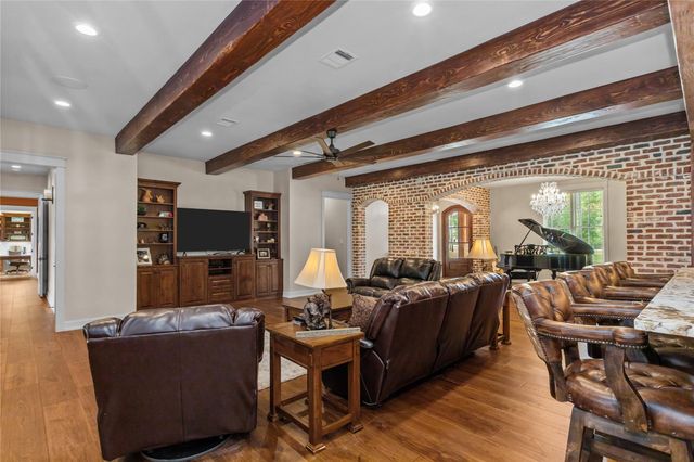 9155 Grizzly Drive, Kountze, TX 75979