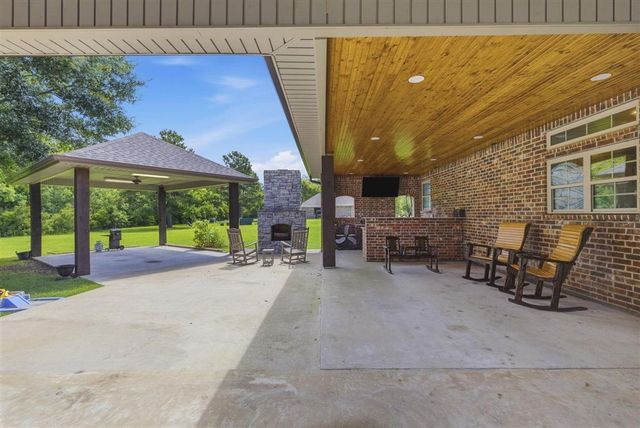 124 Wallace Ellender Road, Dequincy, LA 70633