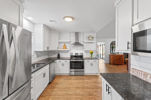 15 Covewood Drive, Conway, AR 72034