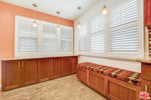 4827 8th Avenue, Los Angeles, CA 90043