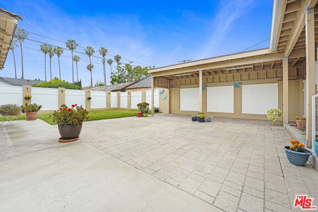4827 8th Avenue, Los Angeles, CA 90043