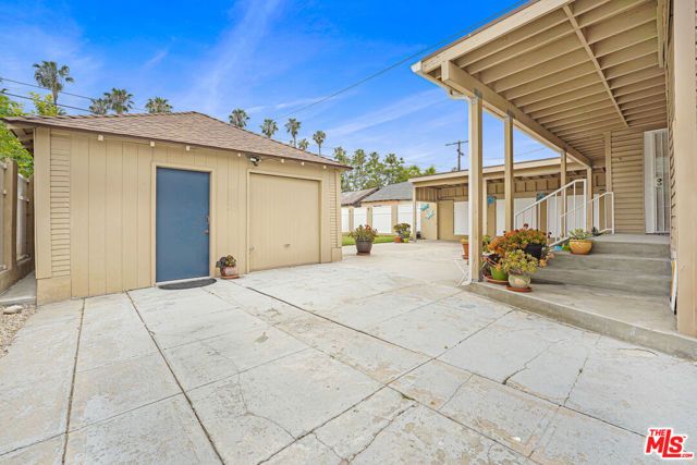 4827 8th Avenue, Los Angeles, CA 90043