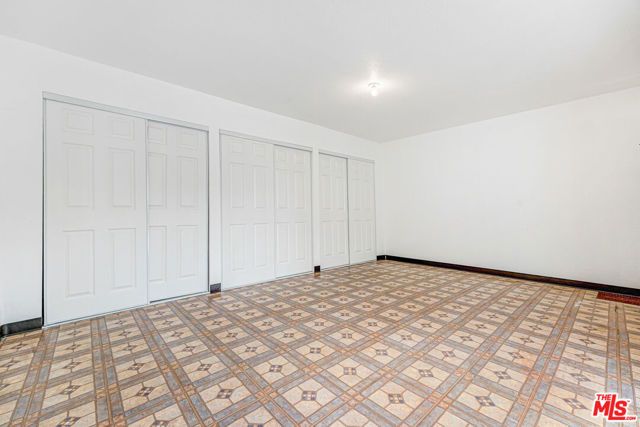 4827 8th Avenue, Los Angeles, CA 90043