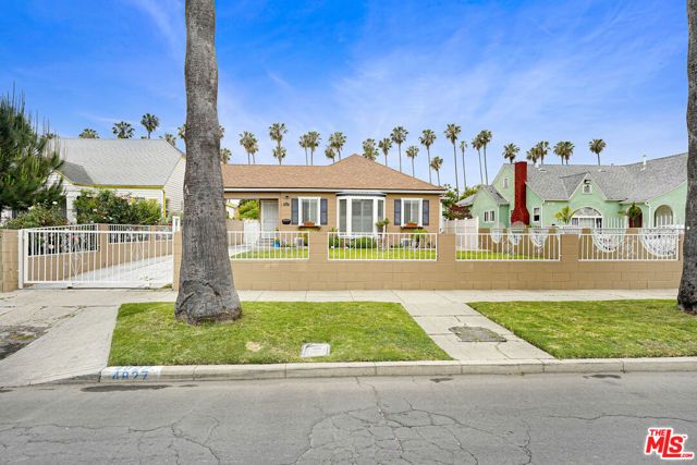 4827 8th Avenue, Los Angeles, CA 90043