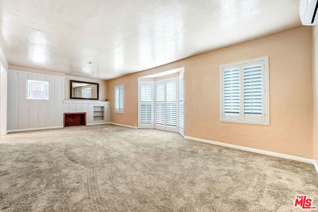 4827 8th Avenue, Los Angeles, CA 90043