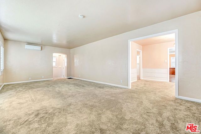 4827 8th Avenue, Los Angeles, CA 90043