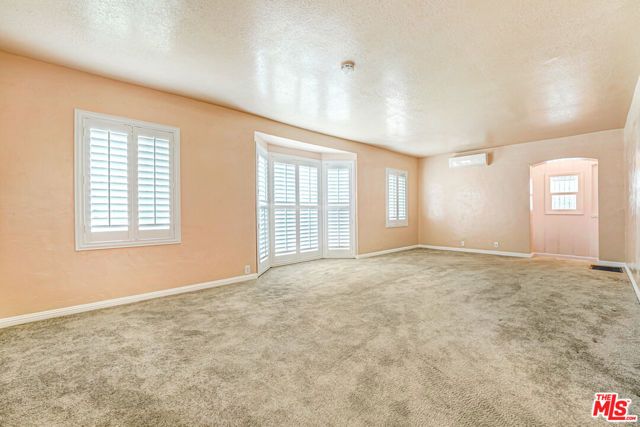 4827 8th Avenue, Los Angeles, CA 90043