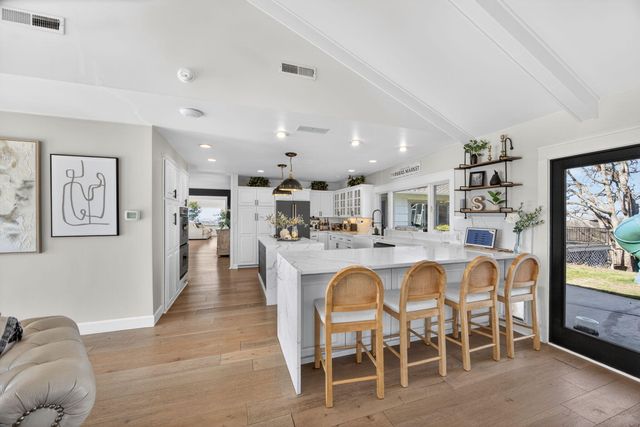 3320 N Foothill Road, Medford, OR 97504