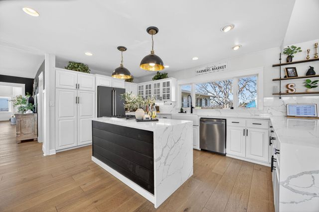 3320 N Foothill Road, Medford, OR 97504