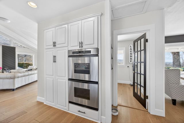 3320 N Foothill Road, Medford, OR 97504