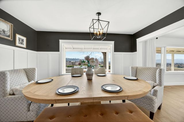 3320 N Foothill Road, Medford, OR 97504