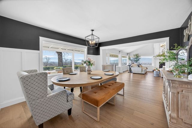 3320 N Foothill Road, Medford, OR 97504