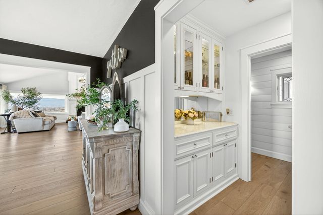 3320 N Foothill Road, Medford, OR 97504