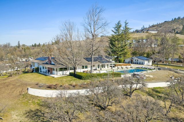 3320 N Foothill Road, Medford, OR 97504