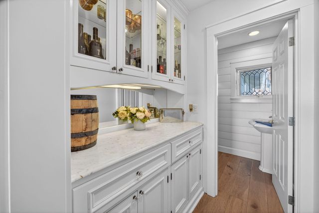 3320 N Foothill Road, Medford, OR 97504