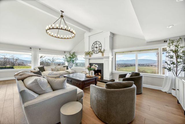 3320 N Foothill Road, Medford, OR 97504