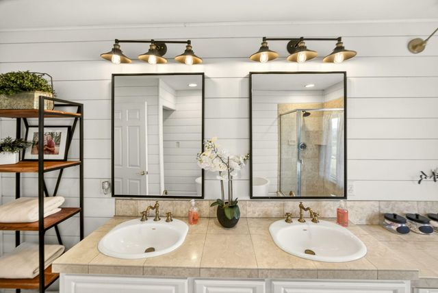 3320 N Foothill Road, Medford, OR 97504