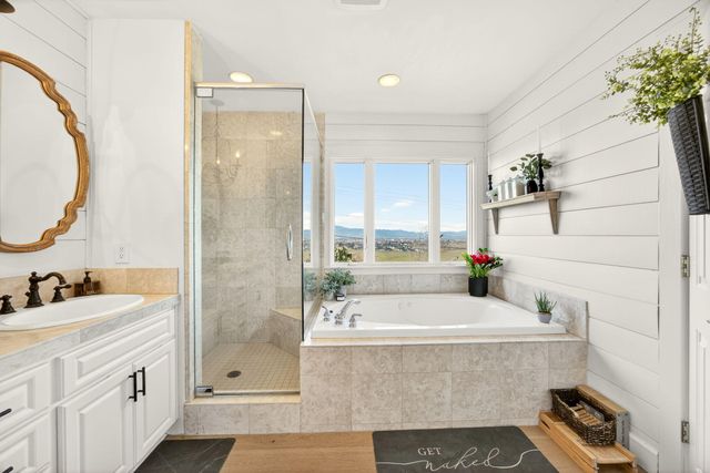 3320 N Foothill Road, Medford, OR 97504