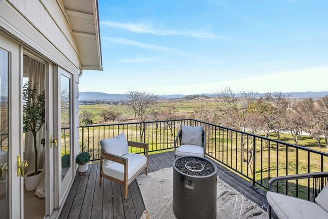 3320 N Foothill Road, Medford, OR 97504