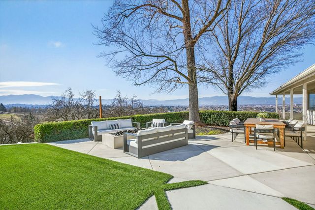 3320 N Foothill Road, Medford, OR 97504