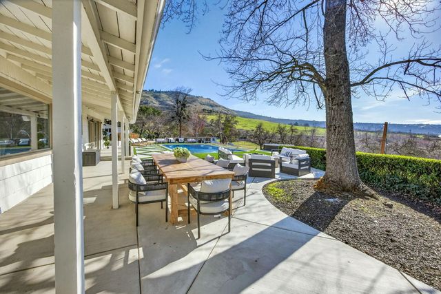 3320 N Foothill Road, Medford, OR 97504