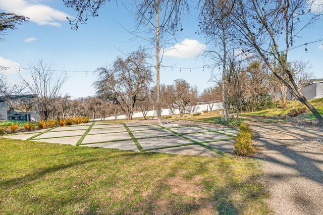 3320 N Foothill Road, Medford, OR 97504