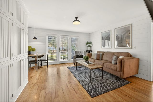 3320 N Foothill Road, Medford, OR 97504