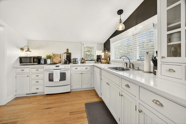 3320 N Foothill Road, Medford, OR 97504