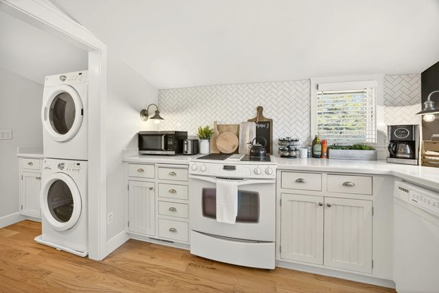 3320 N Foothill Road, Medford, OR 97504