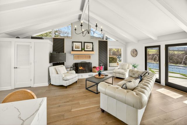 3320 N Foothill Road, Medford, OR 97504