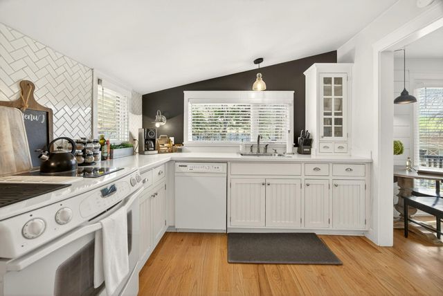 3320 N Foothill Road, Medford, OR 97504