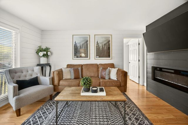 3320 N Foothill Road, Medford, OR 97504