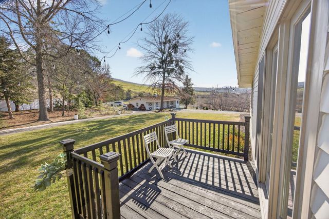 3320 N Foothill Road, Medford, OR 97504