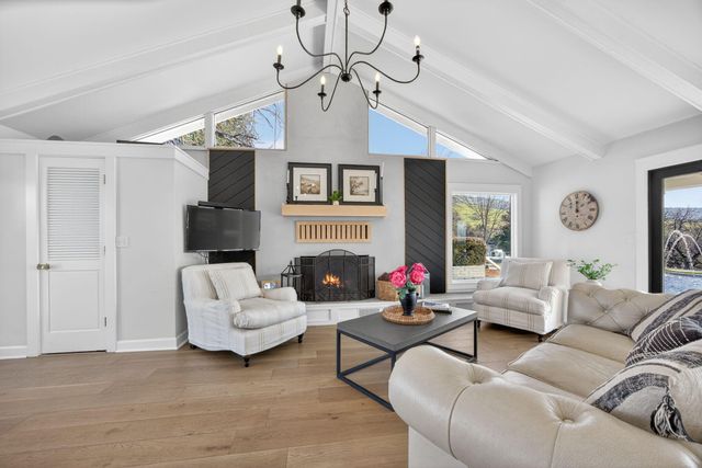 3320 N Foothill Road, Medford, OR 97504