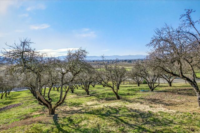 3320 N Foothill Road, Medford, OR 97504