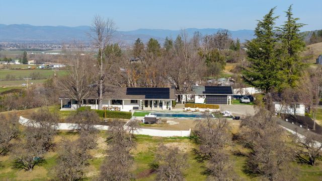 3320 N Foothill Road, Medford, OR 97504