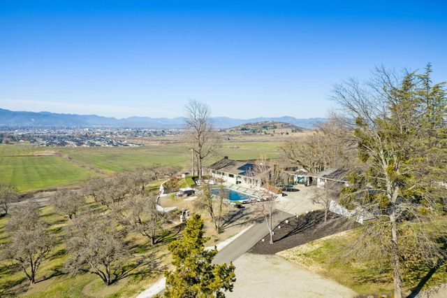 3320 N Foothill Road, Medford, OR 97504