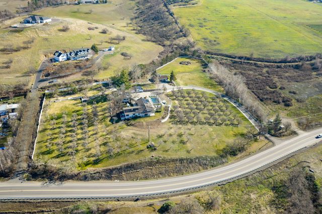 3320 N Foothill Road, Medford, OR 97504