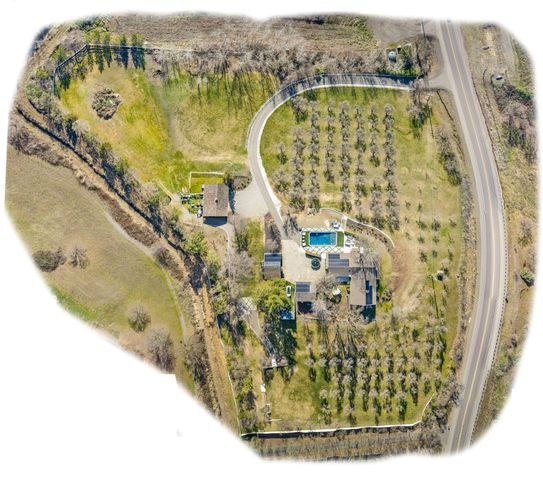 3320 N Foothill Road, Medford, OR 97504