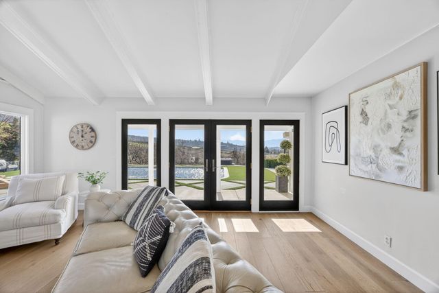 3320 N Foothill Road, Medford, OR 97504