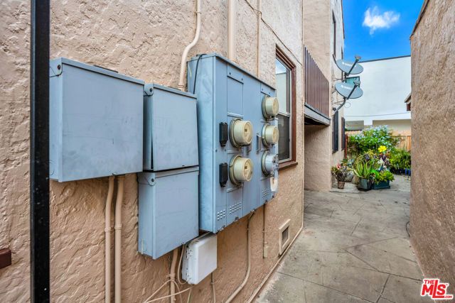 1662 S Hayworth Avenue, Los Angeles, CA 90035