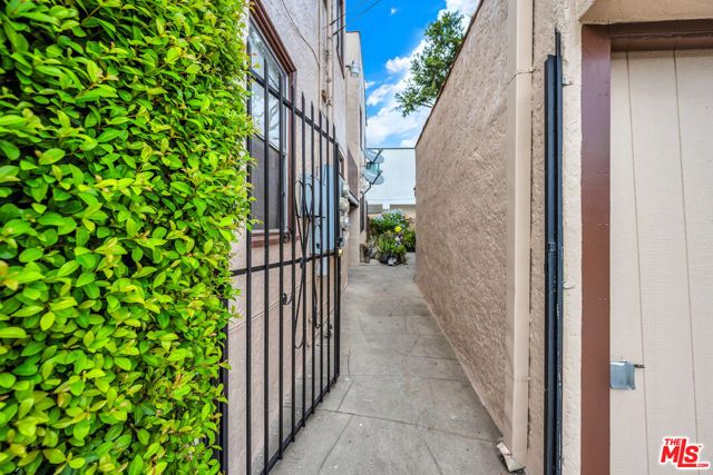 1662 S Hayworth Avenue, Los Angeles, CA 90035