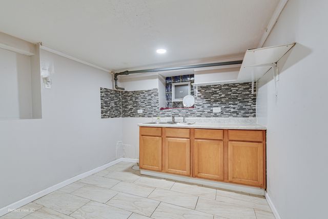 3916 W Grand Avenue, Chicago, IL 60651