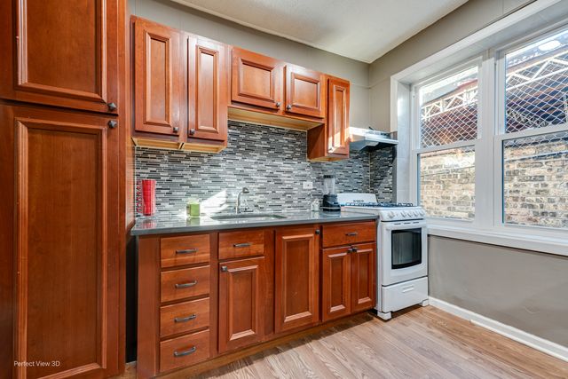 3916 W Grand Avenue, Chicago, IL 60651