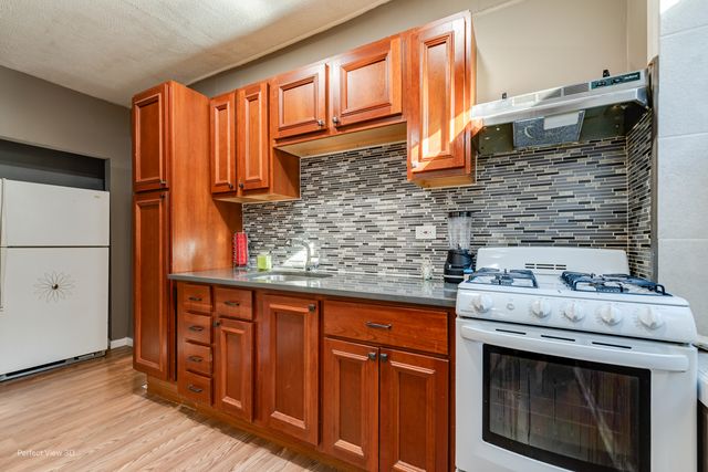 3916 W Grand Avenue, Chicago, IL 60651