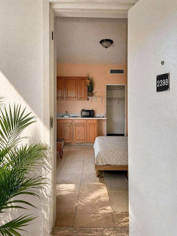 26 Diplomat Parkway 2398, Hallandale Beach, FL 33009