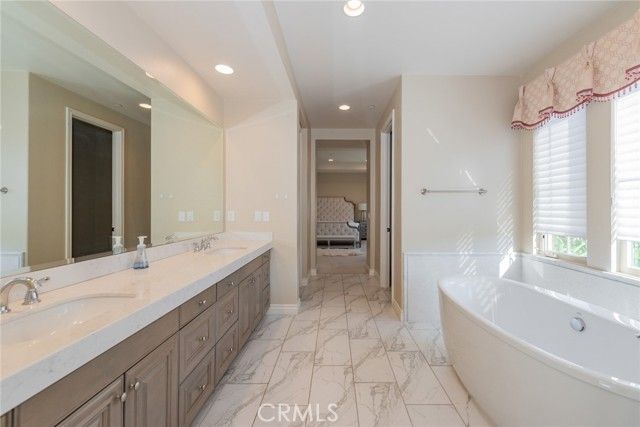 16 Spanish Moss, Irvine, CA 92602