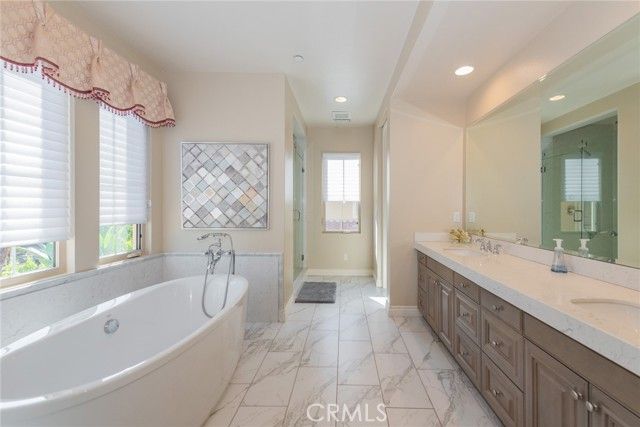 16 Spanish Moss, Irvine, CA 92602