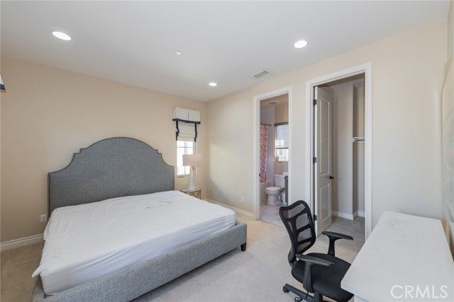 16 Spanish Moss, Irvine, CA 92602